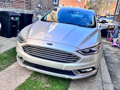 Used 2017 Ford Fusion Energi SE image 1
