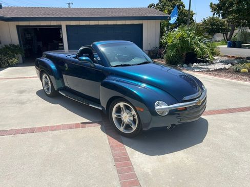 Used 2005 Chevrolet SSR w/ Preferred Equipment Group RWD image 16