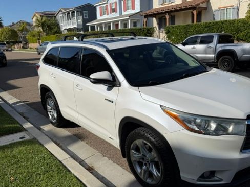 Used 2016 Toyota Highlander Limited w/ Driver Technology Package AWD/4WD image 4