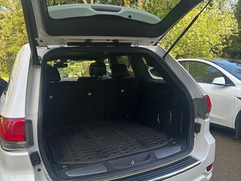 Used 2017 Jeep Grand Cherokee Overland AWD/4WD image 13