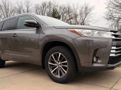 Used 2017 Toyota Highlander XLE image 16