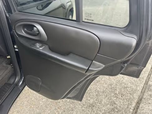 Used 2007 Chevrolet TrailBlazer SS image 16