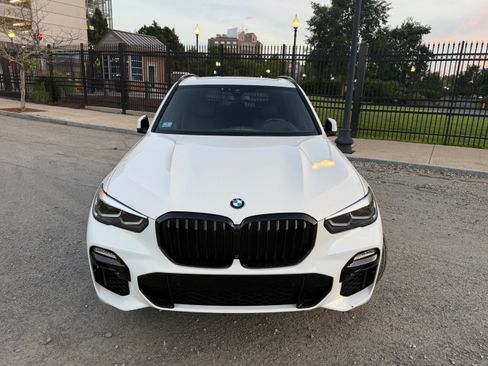 Used 2021 BMW X5 xDrive40i w/ M Sport Package AWD/4WD image 2