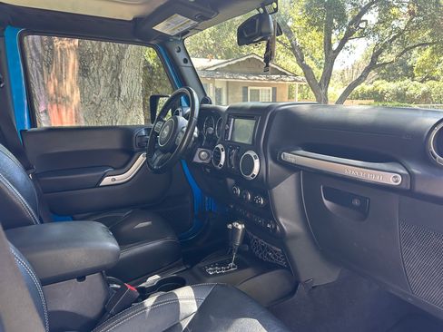 Used 2014 Jeep Wrangler Unlimited Sahara w/ Connectivity Group image 24