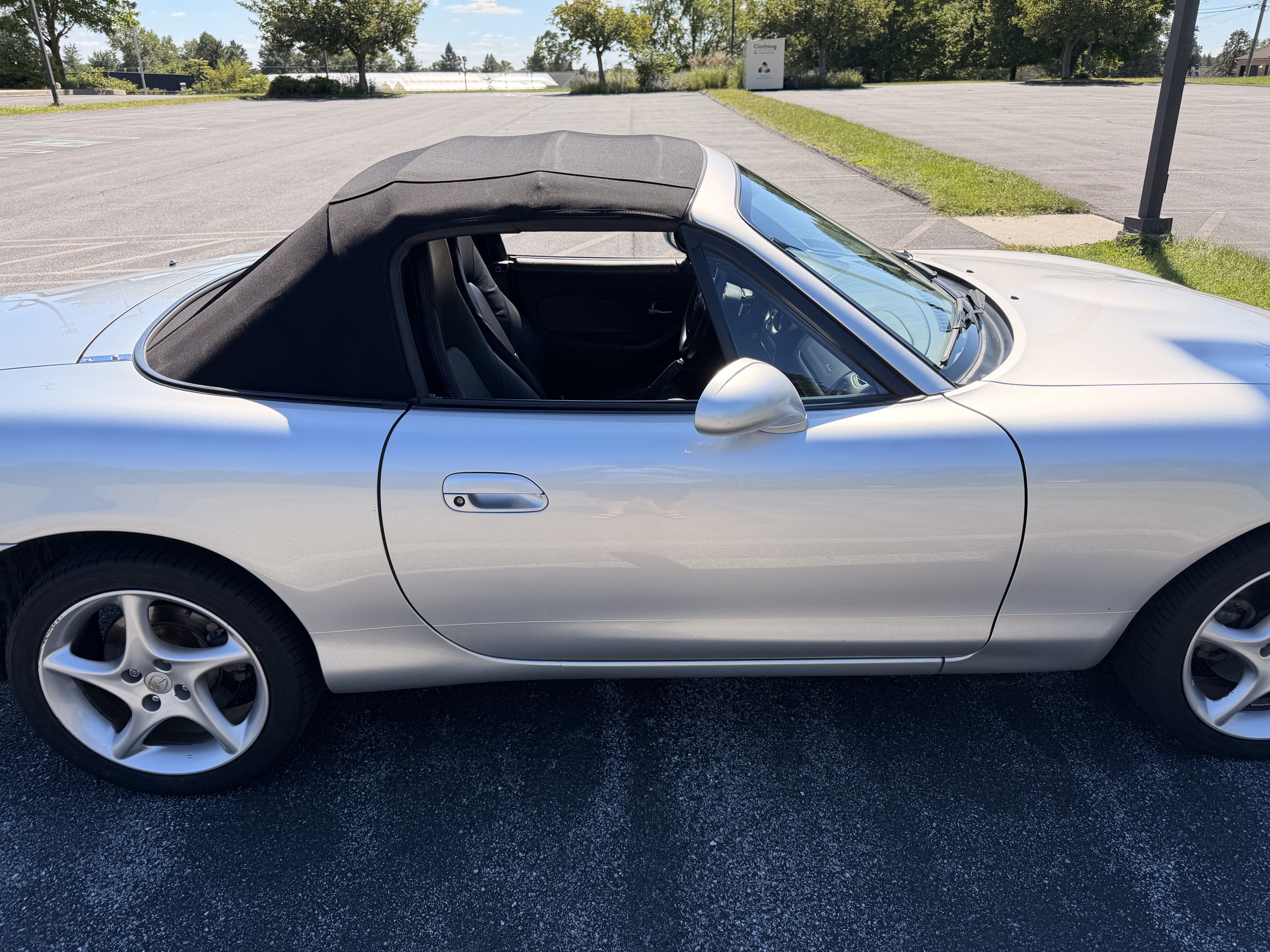 Used 2003 MAZDA MX-5 Miata LS RWD image 6