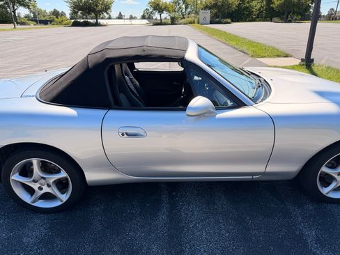 Used 2003 MAZDA MX-5 Miata LS RWD image 6