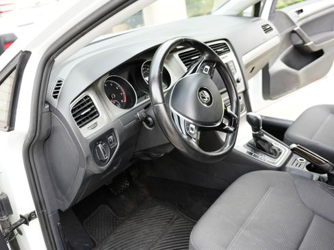 Used 2017 Volkswagen Golf S image 13