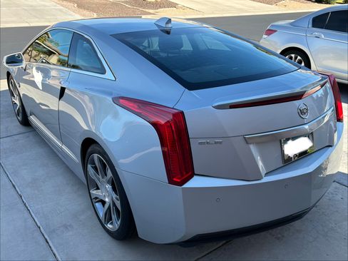 Used 2014 Cadillac ELR w/ Luxury Package image 4
