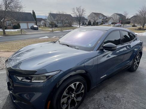 Used 2021 Ford Mustang Mach-E Premium image 1