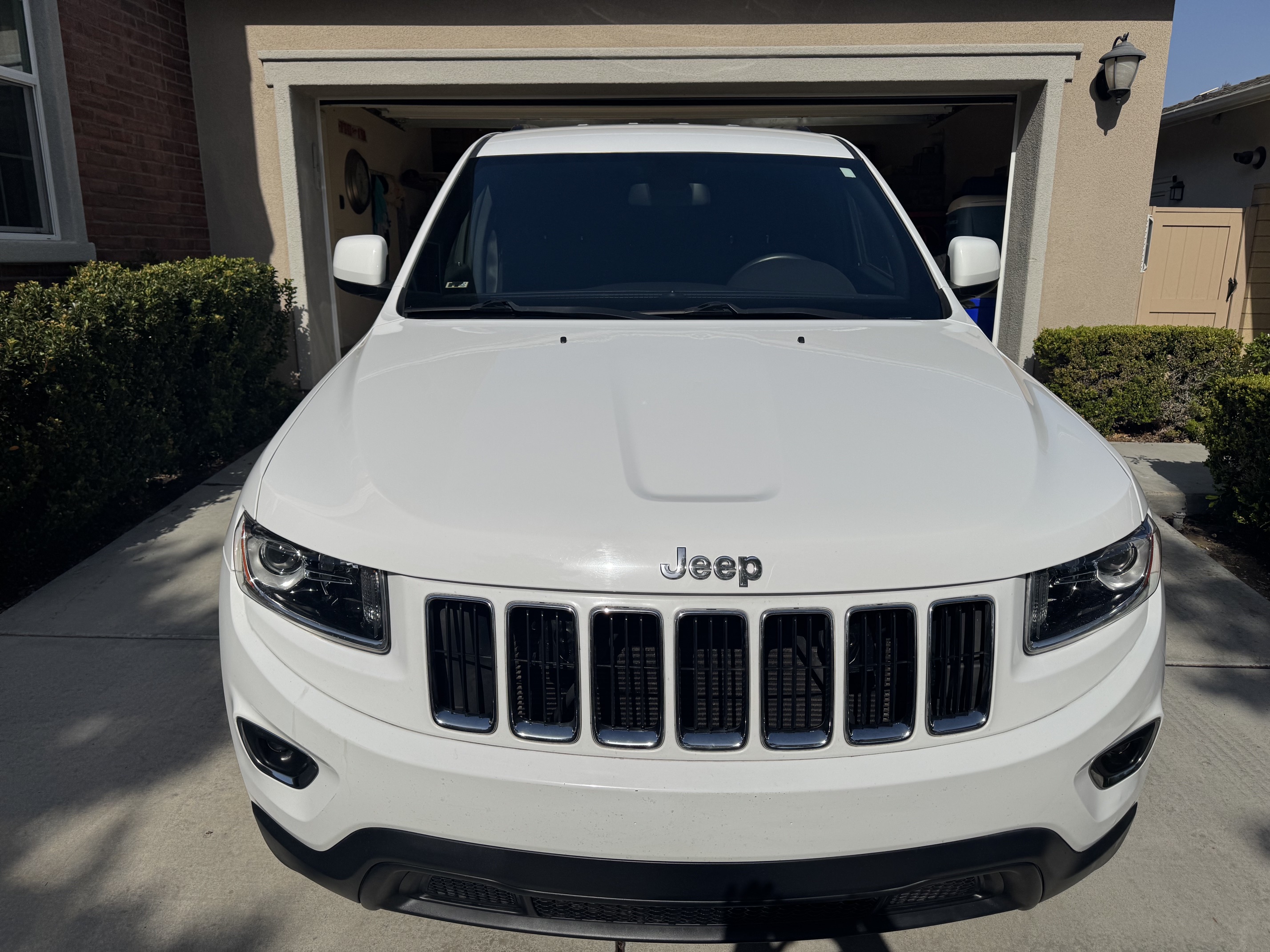 Used 2014 Jeep Grand Cherokee Laredo AWD/4WD image 2