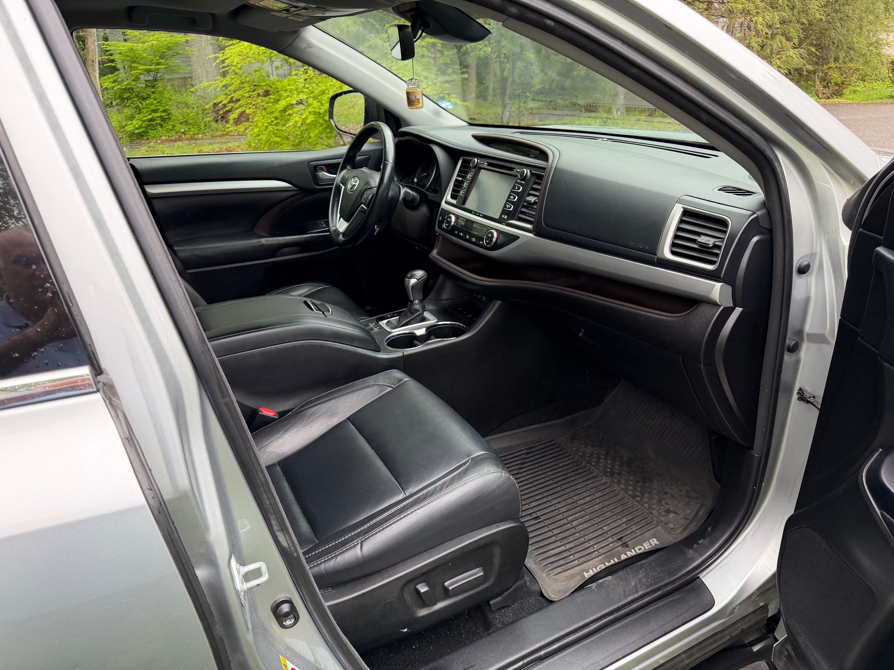 Used 2017 Toyota Highlander XLE AWD/4WD image 16