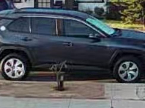 Used 2019 Toyota RAV4 LE FWD image 1