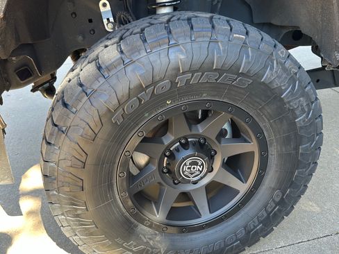 Used 2022 Ford F350 Platinum image 10