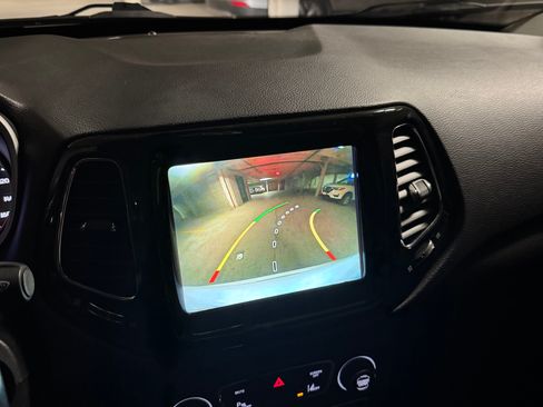 Used 2018 Jeep Compass Limited w/ Navigation Group FWD image 8