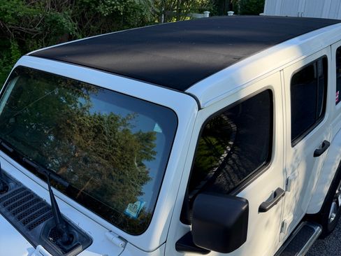 Used 2020 Jeep Wrangler Unlimited Sahara AWD/4WD image 9
