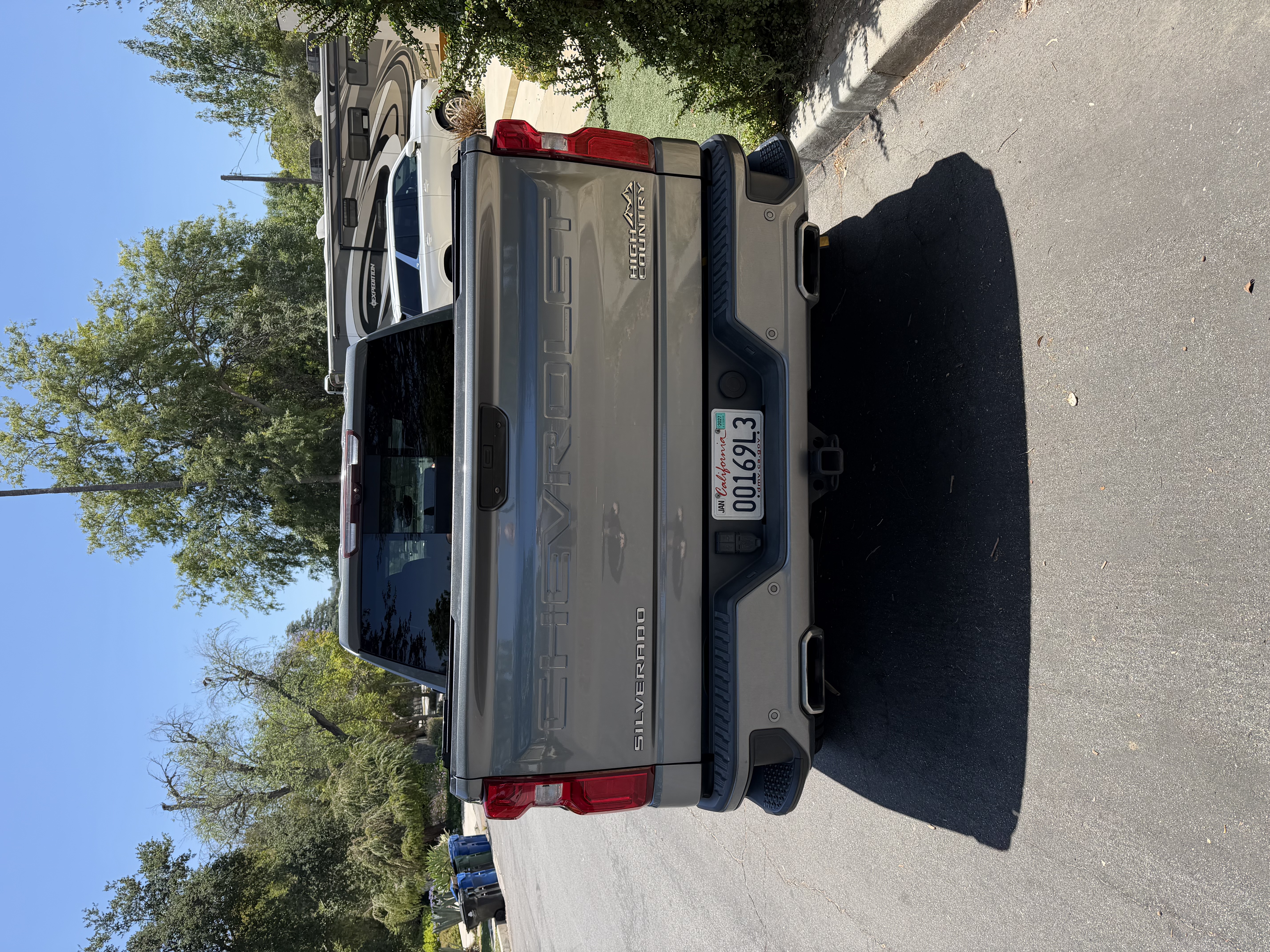 Used 2020 Chevrolet Silverado 1500 High Country w/ Technology Package AWD/4WD image 6