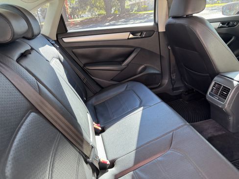 Used 2013 Volkswagen Passat 2.5 SE image 9