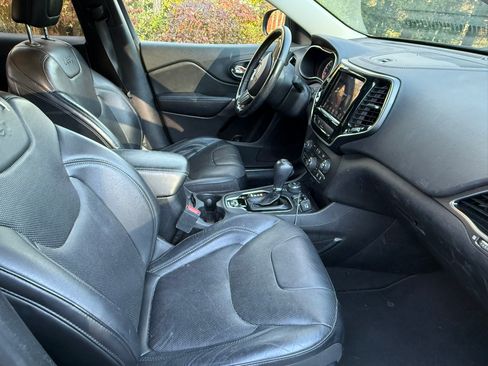 Used 2019 Jeep Cherokee Limited image 25