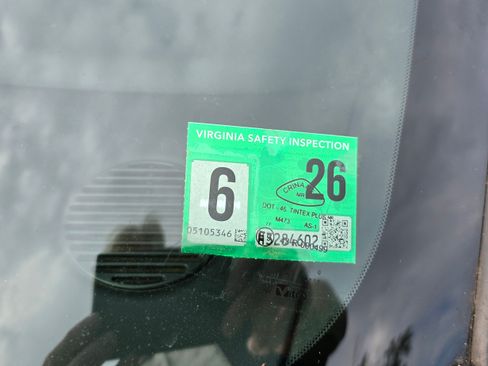 Used 2004 Chrysler Sebring LXi w/ Electronics Convenience Group image 9