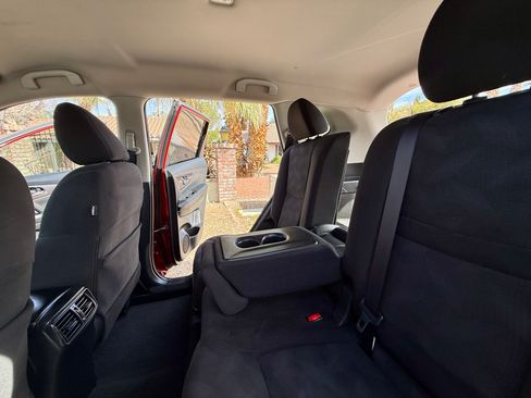 Used 2015 Nissan Rogue S image 27