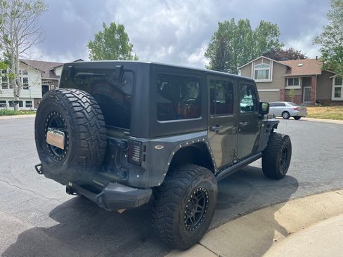 Used 2015 Jeep Wrangler Unlimited Rubicon w/ Connectivity Group AWD/4WD image 13
