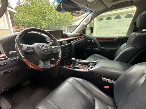 Used 2017 Lexus LX 570 4WD image 11