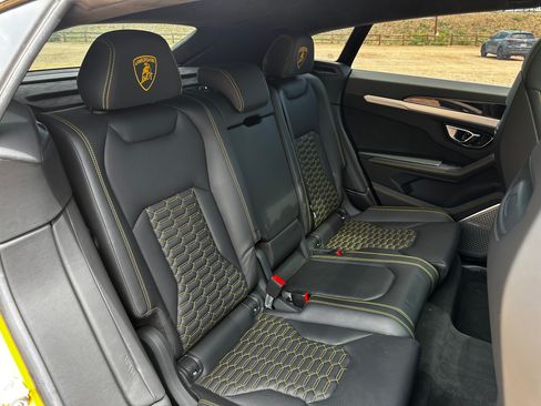 Used 2020 Lamborghini Urus AWD/4WD image 12