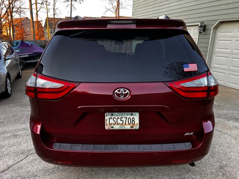Used 2016 Toyota Sienna XLE Premium image 5