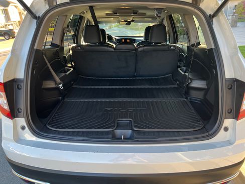 Used 2020 Honda Pilot Touring image 6