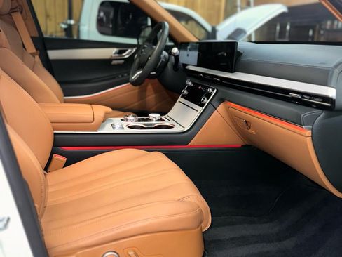 Used 2025 Genesis GV80 2.5T Advanced image 12