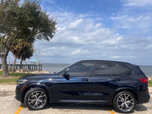 Used 2020 BMW X5 M50i AWD/4WD image 1