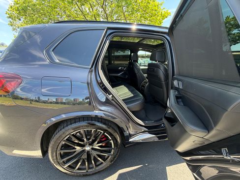 Used 2021 BMW X5 M50i w/ Executive Package AWD/4WD image 18