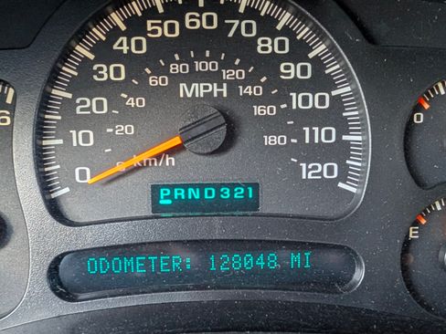 Used 2005 GMC Yukon SLE image 6