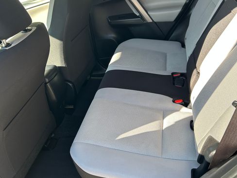 Used 2018 Toyota RAV4 LE image 10