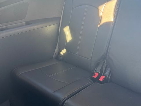 Used 2016 Chevrolet Traverse LT image 16