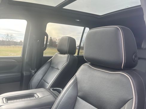 Used 2021 GMC Yukon SLT w/ SLT Luxury Plus Package image 4