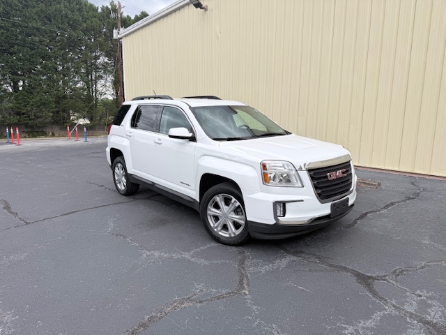 Used 2017 GMC Terrain SLE w/ Convenience Package FWD image 2