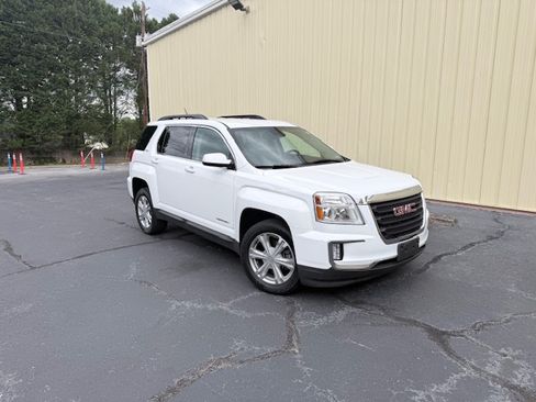 Used 2017 GMC Terrain SLE w/ Convenience Package FWD image 2