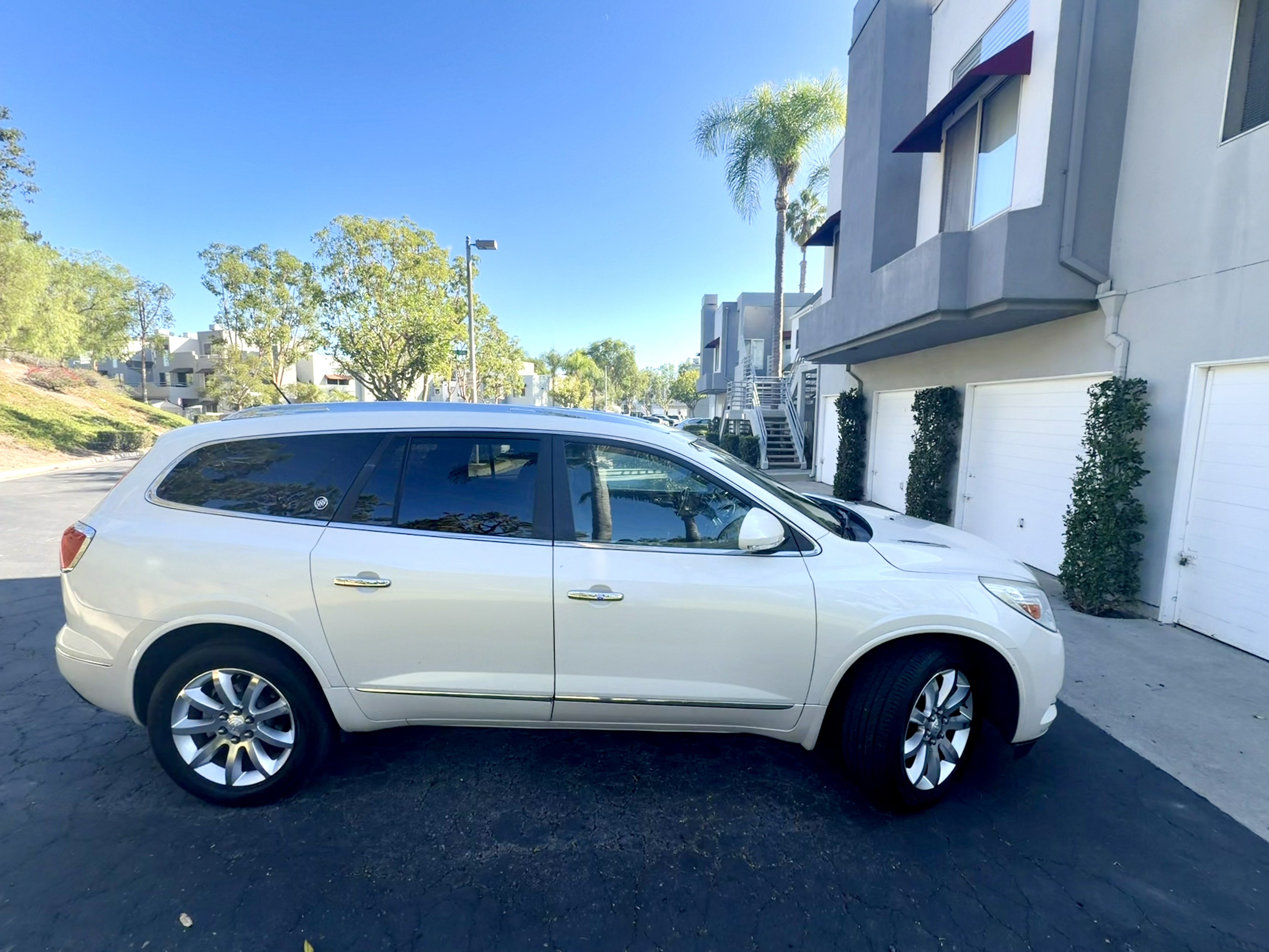 Used 2013 Buick Enclave Premium w/ Trailering Provision Package AWD/4WD image 1