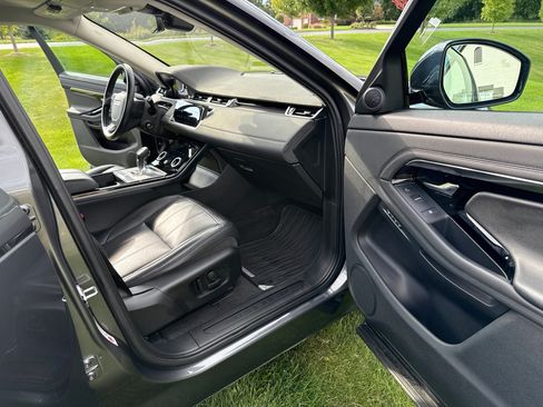Used 2020 Land Rover Range Rover Evoque SE image 9