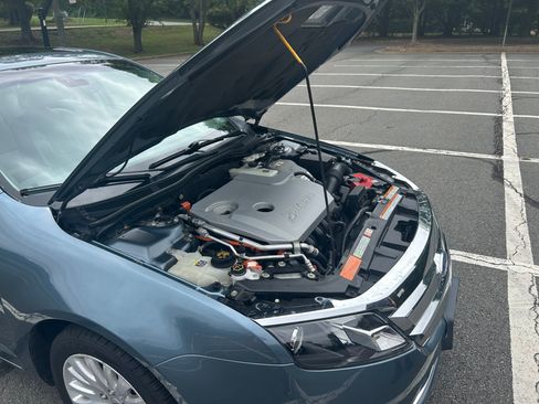 Used 2011 Ford Fusion Hybrid w/ 502A Rapid Spec Order Code FWD image 16