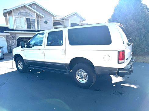 Used 2001 Ford Excursion XLT image 4