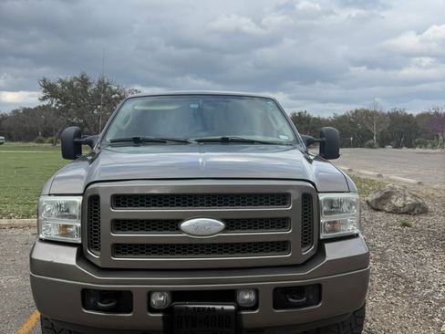 Used 2005 Ford Excursion Limited image 2