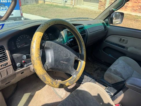 Used 2000 Toyota 4Runner SR5 image 2