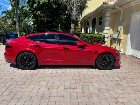 Used 2022 Tesla Model S Plaid image 2