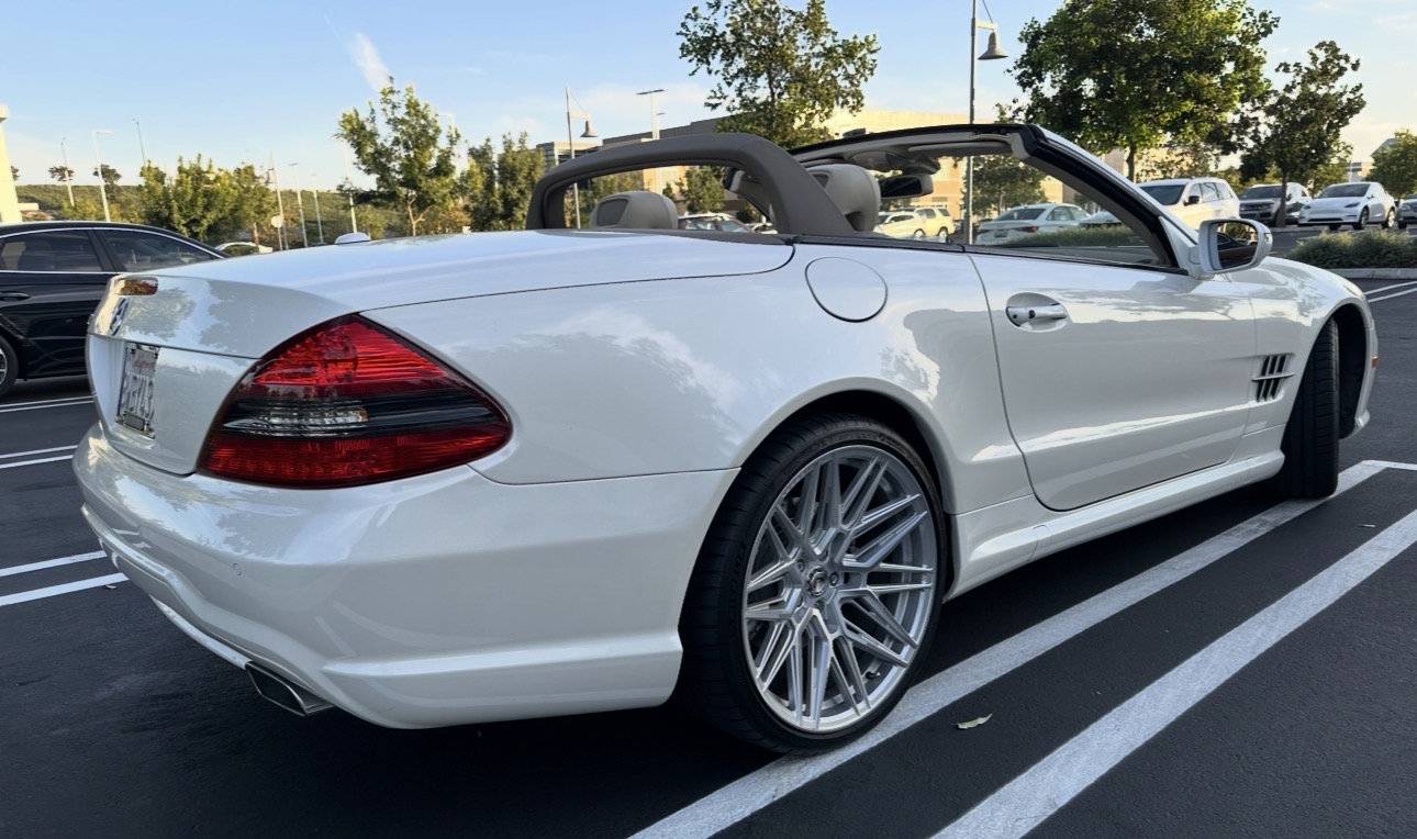 Used 2011 Mercedes-Benz SL 550 image 10