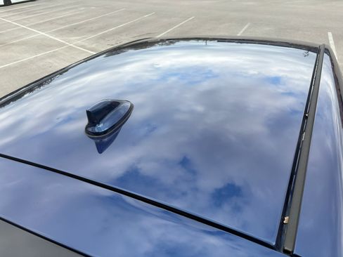 Used 2018 Nissan Leaf SV w/ SV Technology Package image 9