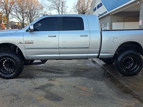 Used 2015 RAM 2500 Laramie image 4