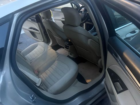 Used 2016 Ford Fusion SE FWD image 13