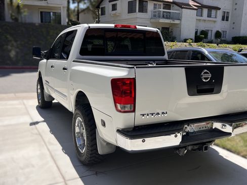 Used 2006 Nissan Titan SE AWD/4WD image 12